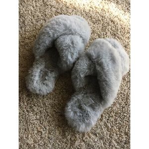 Gray fuzzy slipper slides